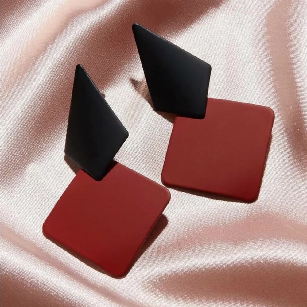 Tish (All Earrings 5/$30)